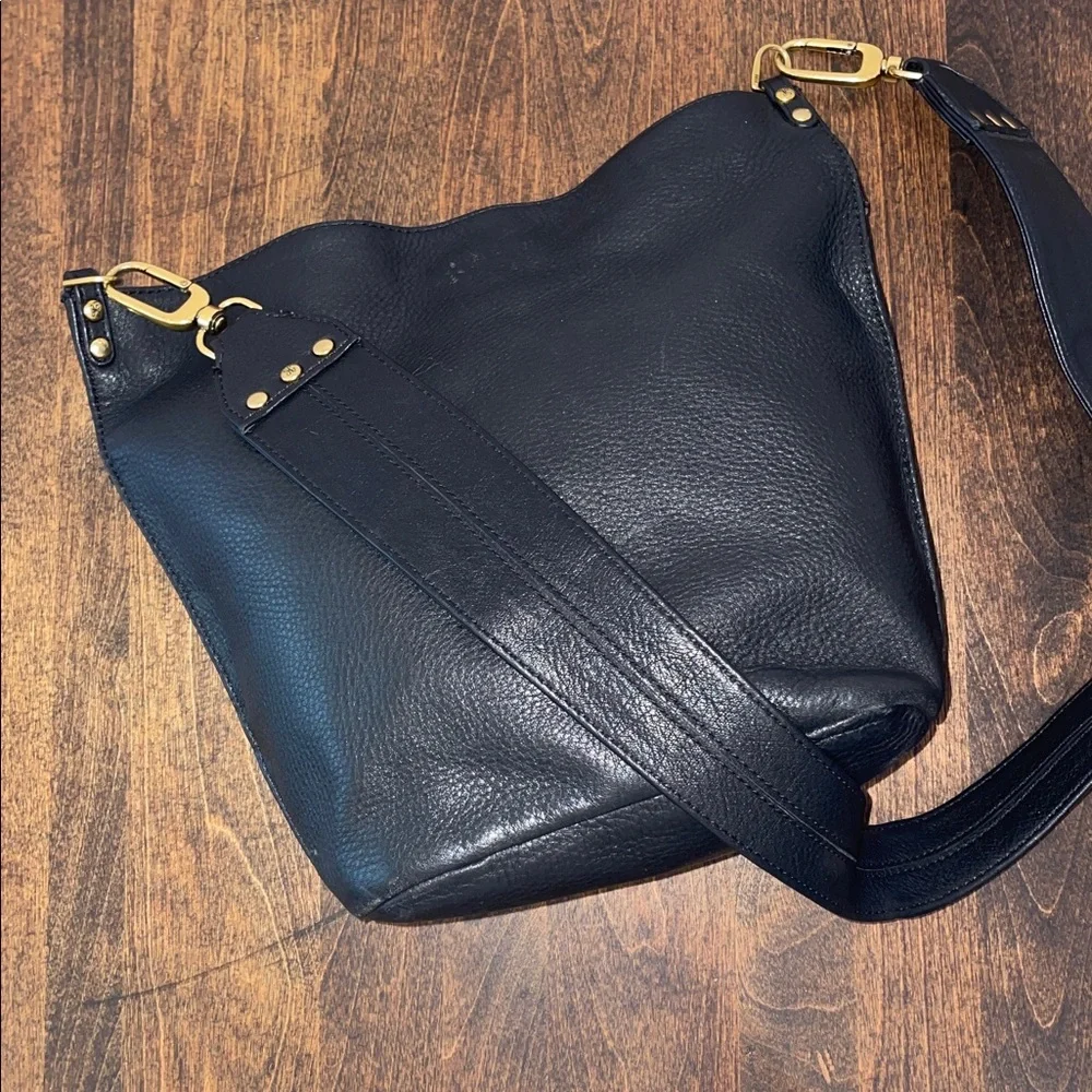 HOBO FLARE Bucket Bag Black Pebbled Leather Crossbody Purse - Picture 2 of 13